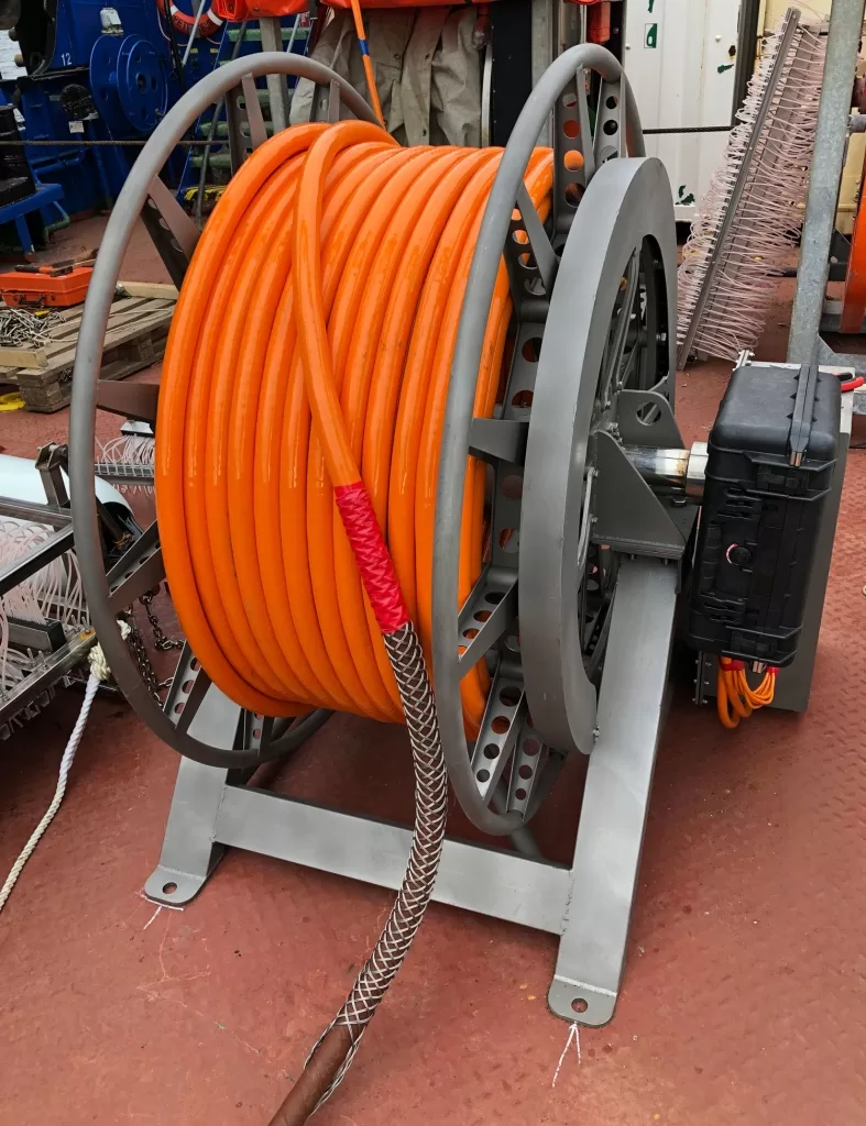 Towed and deck coaxial HV power cables5